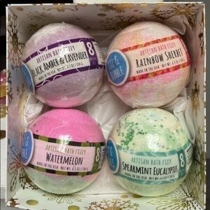 NWT Fizz & Bubble Set of  4 🛀 Bath Bombs Fizzies